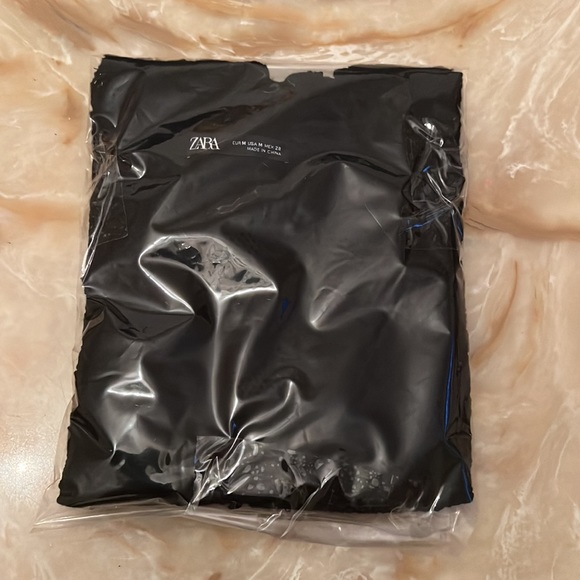 Zara black laced V-neck top with 3 quarter sleeves in size M. - Picture 11 of 11